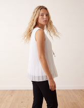 Sleeveless Pleated Top With Necklace