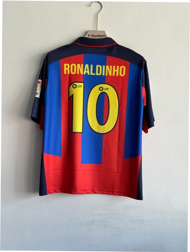 BARCELONA 2003-04 HOME KIT RONALDINHO FIVESLEEVE POLO