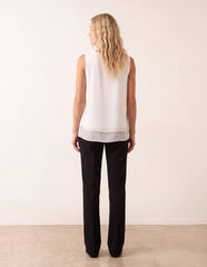 Sleeveless Pleated Top With Necklace