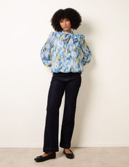 Pussybow Puffball Top