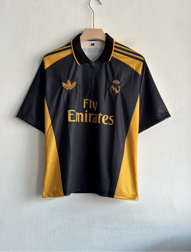 REAL MADRID B&G SPECIAL KIT KAKA FIVESLEEVE POLO WITH ZIP